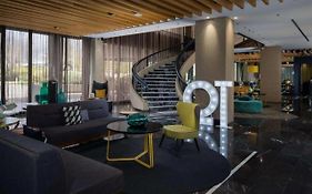 Qt Hotel Canberra